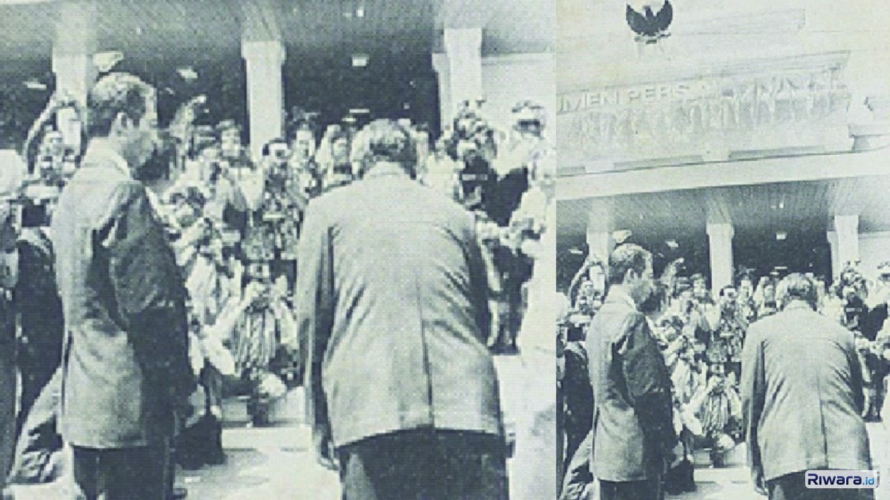 Presiden Soeharto meresmikan Monumen Pers Nasional pada 9 Februari 1978